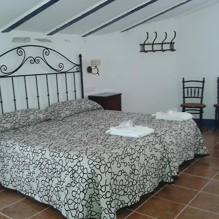 Ca Les Senyoretes Otel Otos